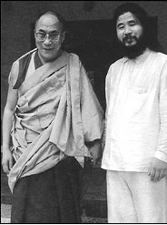 Dala Lama et Shoka Ashara de la secte Aum (attentat mtro Tokyo gaz sarin)